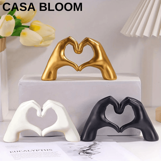 פסל הידיים שמרכיבות לב - CASA BLOOM