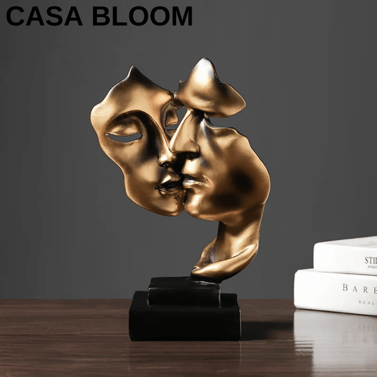 פסל נשיקת הזוג - CASA BLOOM